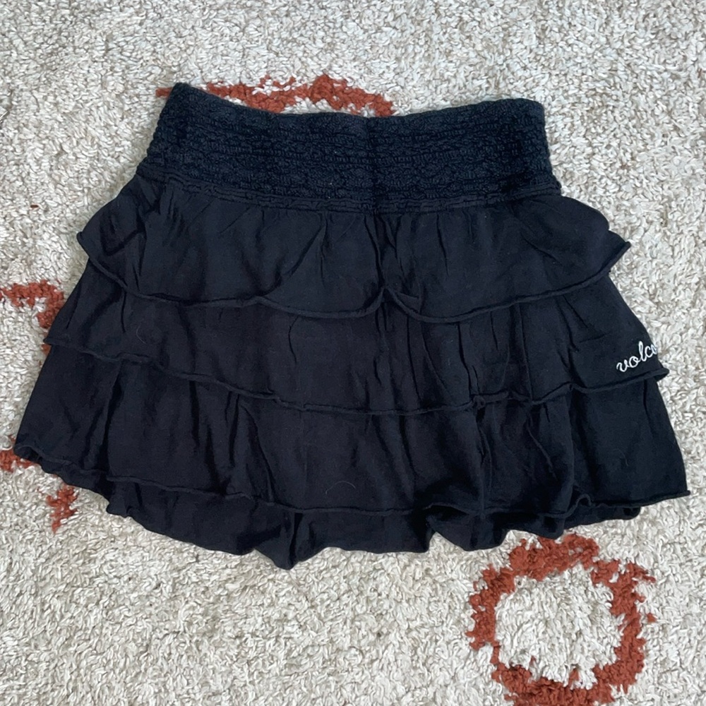 Volcom- Crochet Tiered Flouncy Mini Skater Skirt- Sz Lrg- Black**flaw**